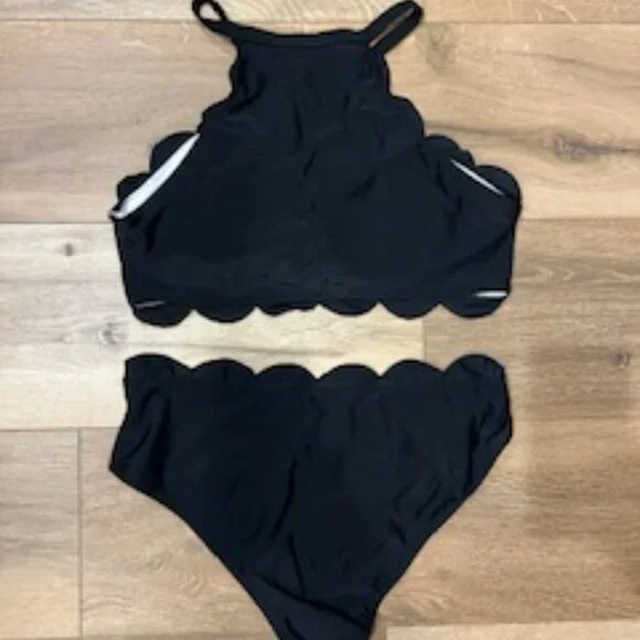 2 Piece Scalloped Bikini - Picture 2 of 2